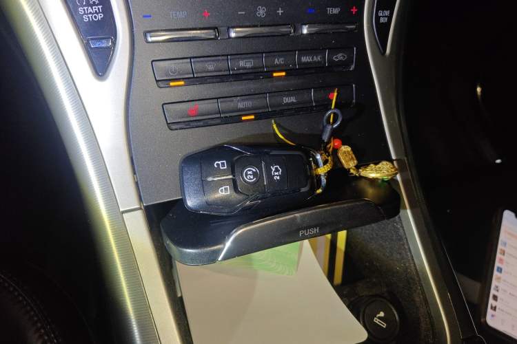 Used Lincoln MKX 2017 2.0T Two-Wheel Drive Deluxe Edition
