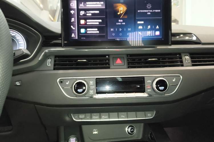 Used Audi A4L 2025 2 Million Units Enjoyment Version 40 TFSI Luxury Dynamic Edition Audio And AC Panel