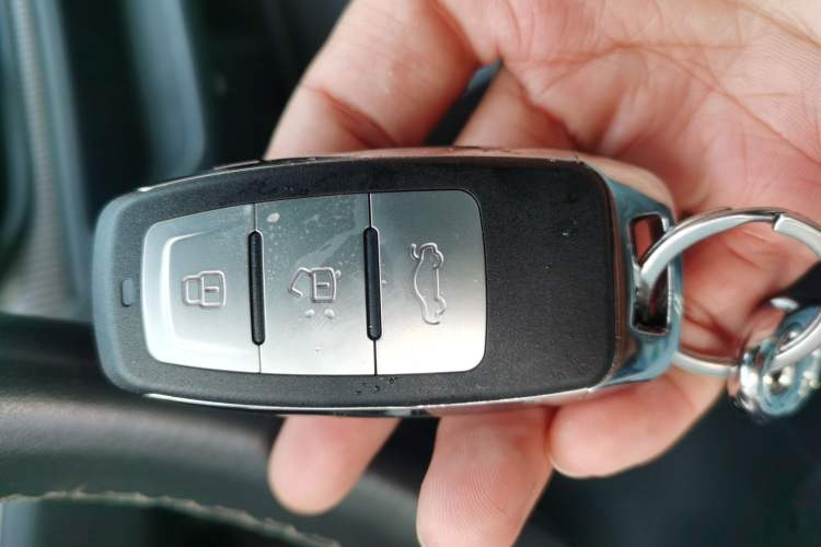 Used Hongqi E-QM5 2022 431 km Charge & Enjoy Edition
