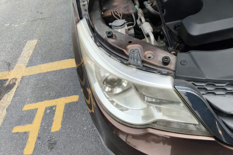 Used Baojun 730 2014 1.5L manual Comfort version 7 seats Right Front Headlight