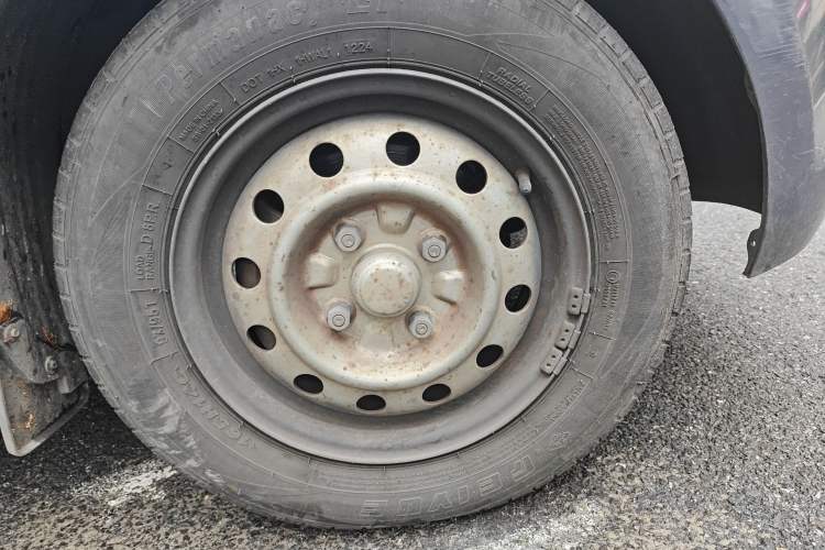 Used Wuling Rongguang V 2015 1.2L Base Version Right Front Wheel Hub