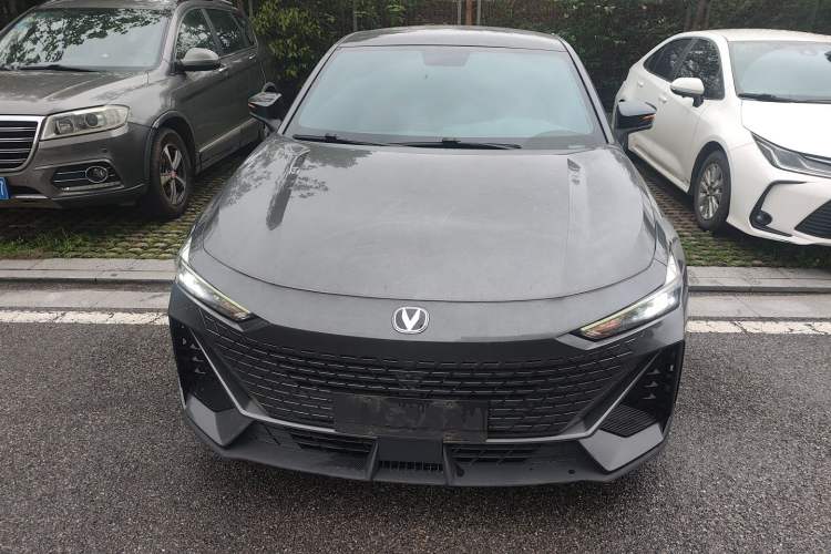 Used CHANGAN UNI-V 2022 1.5T Prestige Version Front