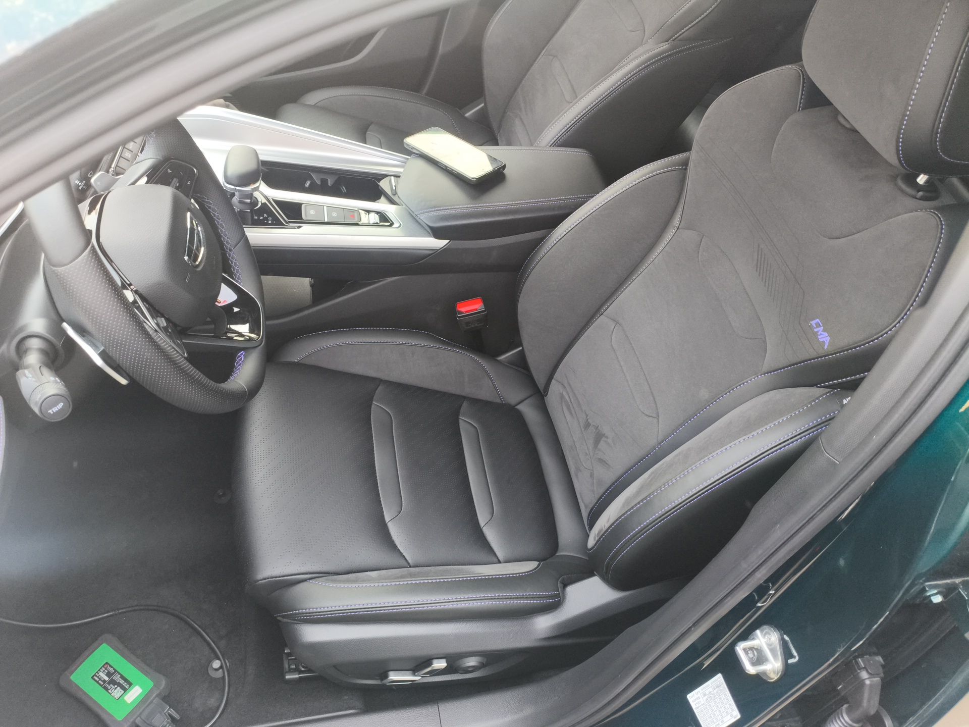 Переднее сиденье в автомобиле