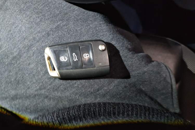 Used Volkswagen Tayron 2019 330TSI Two-Wheel-Drive Luxury Version China V Emission Standard Vehicle Key