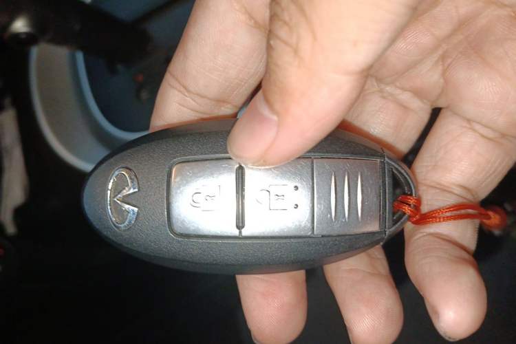 Used Infiniti ESQ 2014 1.6L Spontaneous Edition