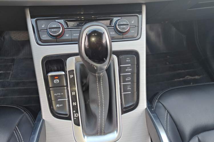 Used Geely Auto Emgrand X7 Sport 2016 1.8TD Automatic ZhiZun Version
