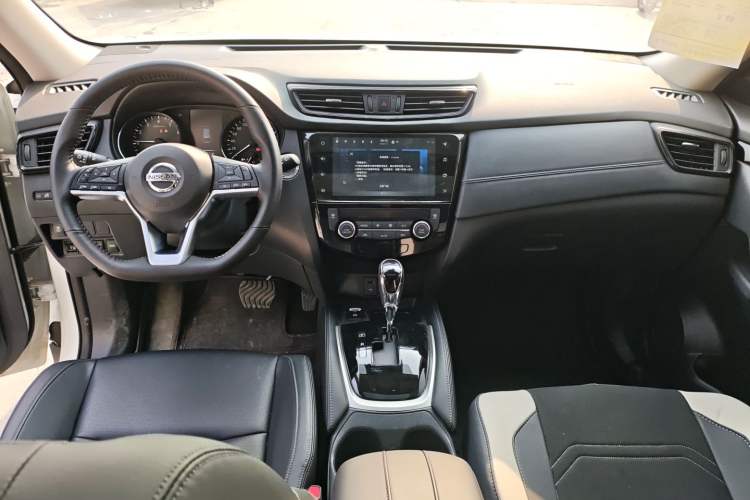 Used Nissan X-Trail 2023 Classic 2.0L Two-Wheel Drive Smart Connect Premium Edition
