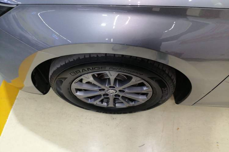 Used BYD Qin L 2024 DM-i 80KM Leading Model Left Front Wheel Hub
