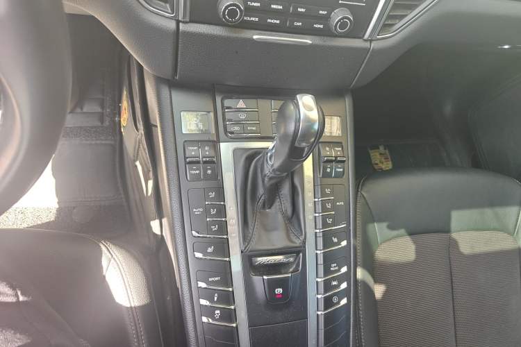 Used Porsche Macan 2017 Macan 2.0T Gear Lever