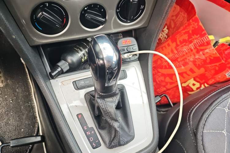 Used Volkswagen Gran Lavida 2013 1.6L Automatic Fashion Model Gear Lever