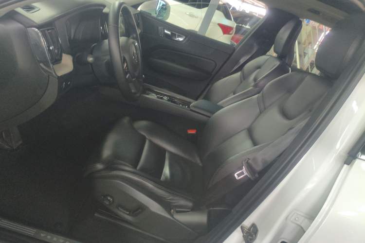 Used Volvo XC60 2019 T5 4x4 Zhiya Luxury Edition China V Standard
