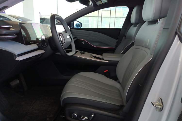 Used Geely Galaxy E8 2024 665 km Range Rear-Drive Starship Long-Range Version
