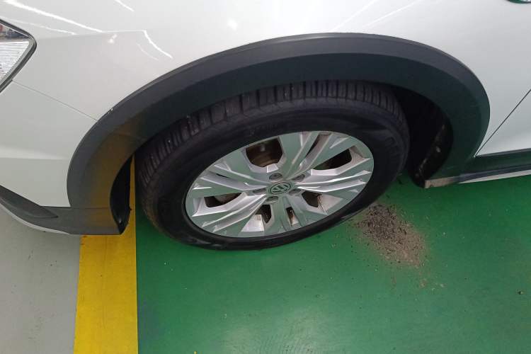 Used Volkswagen C-TREK 2017 230TSI DSG Comfort Version Left Front Wheel Hub