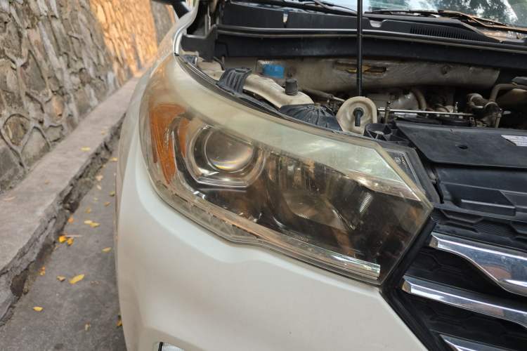 Used GAC Trumpchi GS4 2017 200T G-DCT Two-Wheel Drive Luxury Edition Right Front Headlight