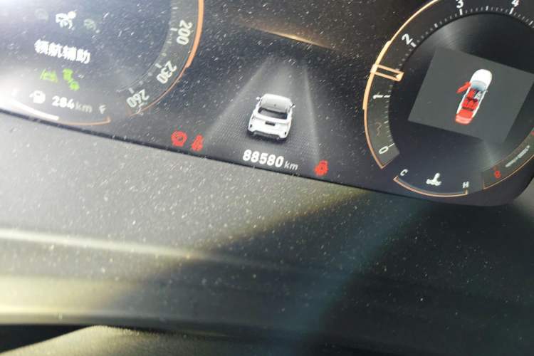 Used Lynk & Co 06 2020 1.5T YAO Halo Odometer Close Up