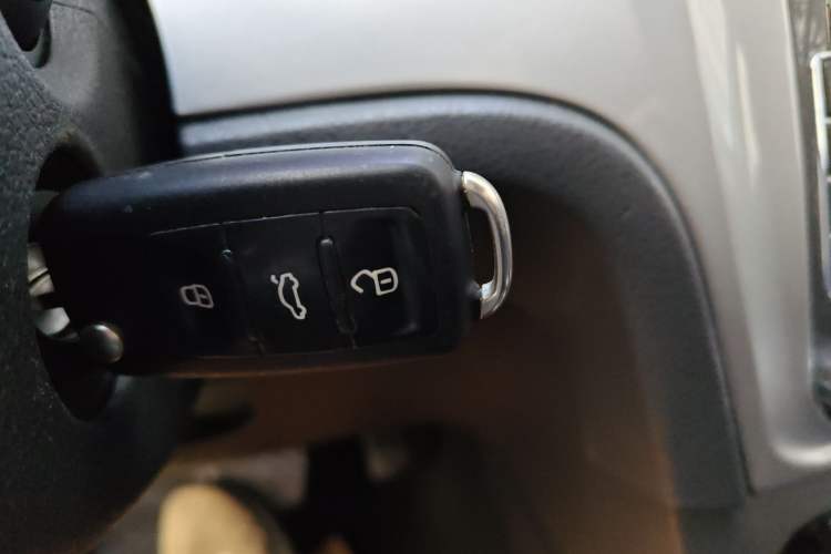 Used Volkswagen Lavida 2013 Revised Classic 1.6L Automatic Fashion Edition