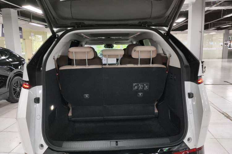 Used XPeng X9 2025 740 Ultra-Long Range Max
