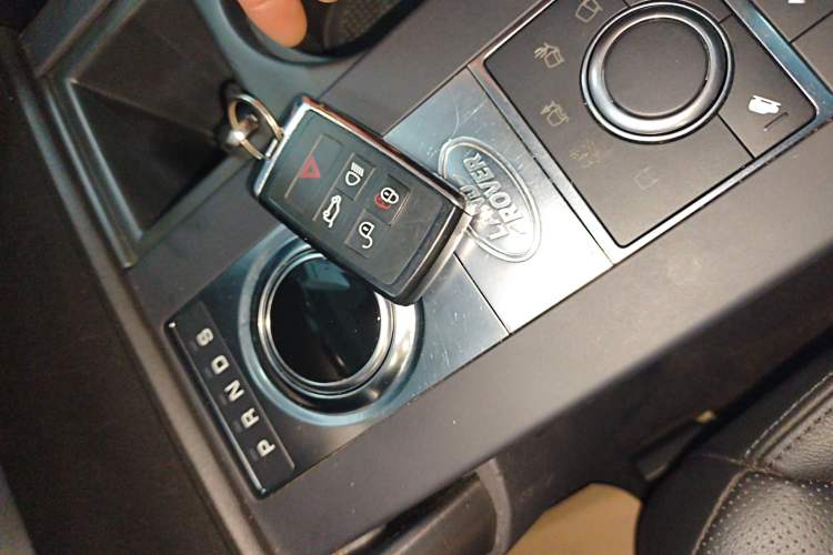 Used Land Rover Discovery 2020 3.0 SC V6 30th Anniversary Special Edition Interior 1