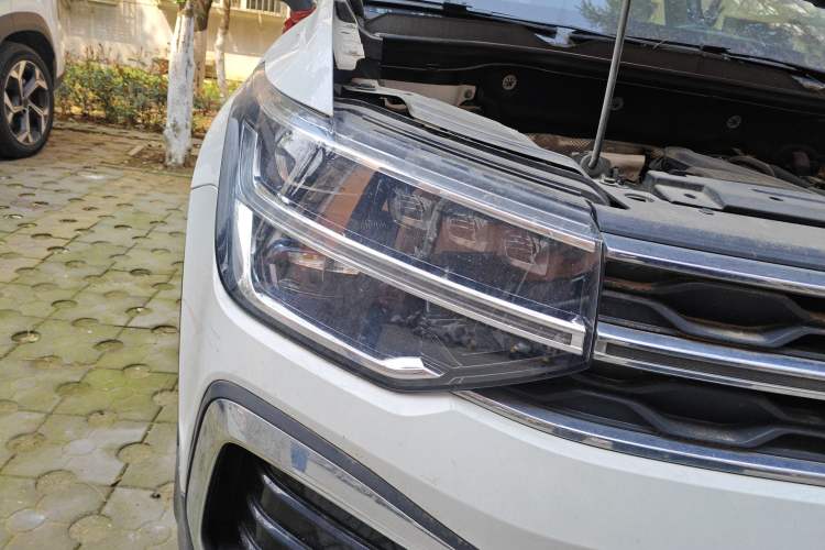 Used Volkswagen Tharu 2023 300TSI Two-Wheel-Drive Full Moon Edition Right Front Headlight