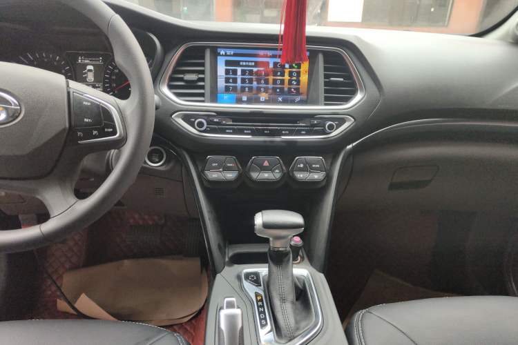 Used GAC Trumpchi GS4 2015 200T G-DCT Elite Edition Audio And AC Panel