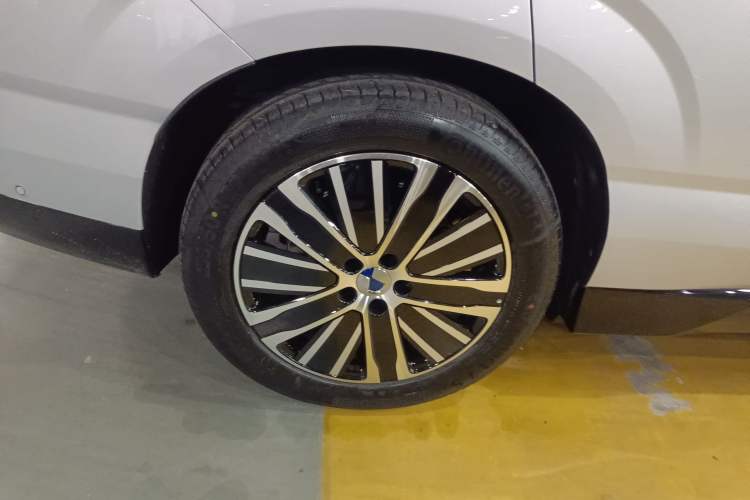 Used Denza N8L 2025 Model Zunrong Model Right Rear Wheel Hub