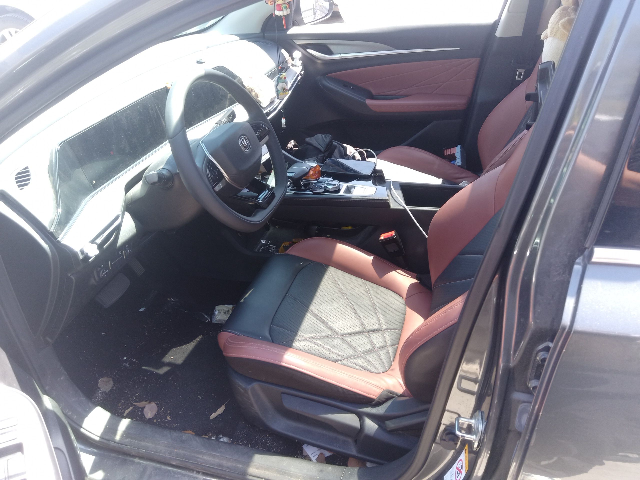 المقاعد الأمامية داخل السيارة