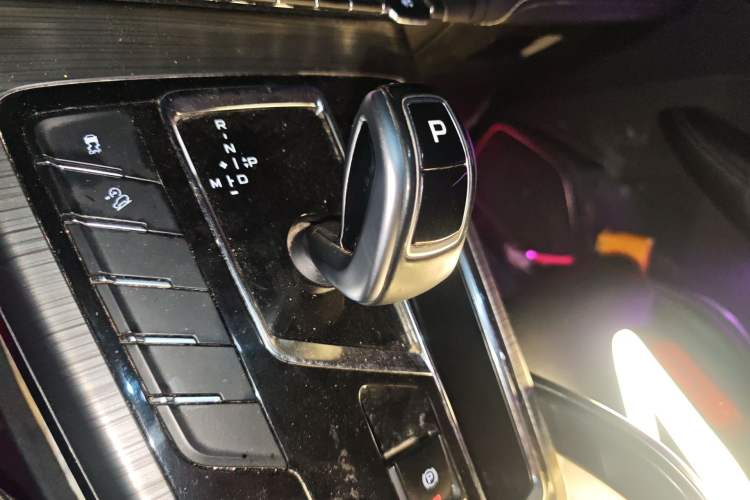 Used Geely Auto Emgrand X7 Sport 2020 1.8TD DCT Smart Connect PRO Gear Lever