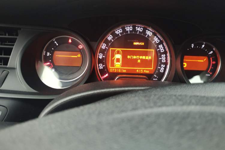 Used Citroen C5 2014 1.6T Automatic Luxury Model Odometer Close Up