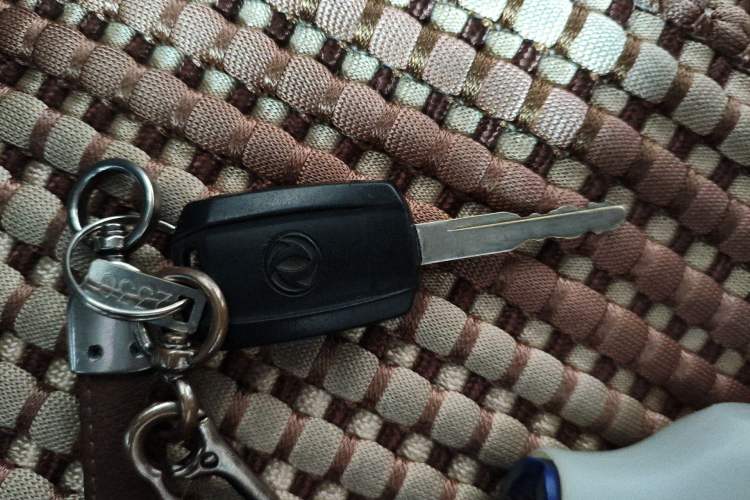 Used Dongfeng Shuaike 2012 2.0L Automatic Luxury 7-Seater Vehicle Key