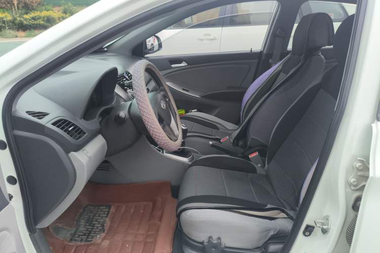 Used Hyundai Verna (older generation) 2014 1.4L Manual Top-Tier Model TOP
