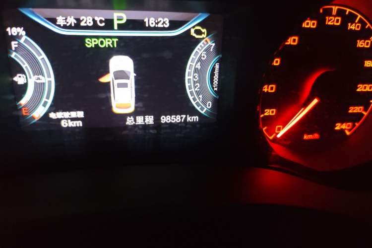 Used BYD Song New Energy 2017 Song DM 1.5TID All-Wheel Drive Luxury Model Odometer Close Up