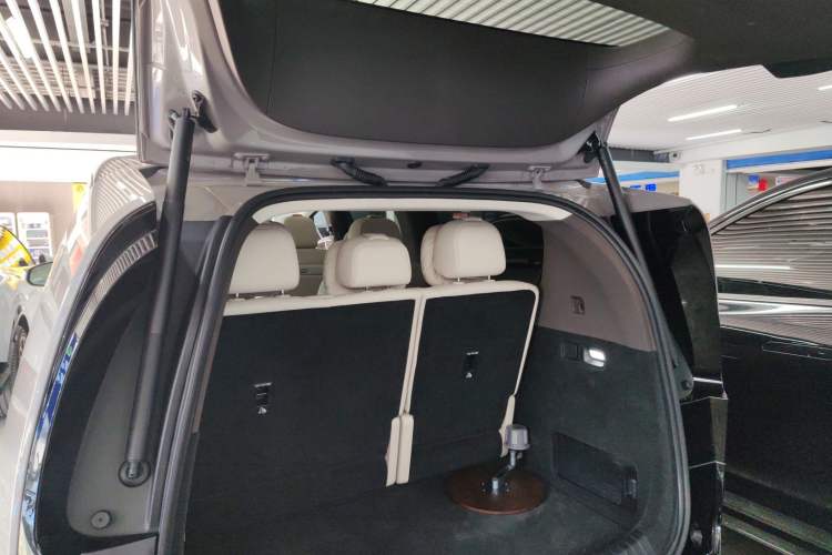 Used Li Auto MEGA 2024 Ultra Model