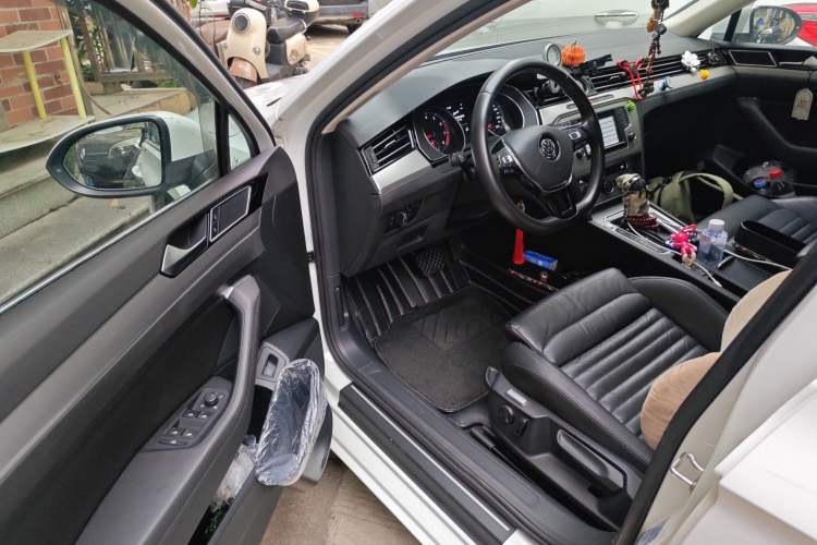 Used Volkswagen Variant 2017 380TSI Two-Wheel Drive Comfort Edition
