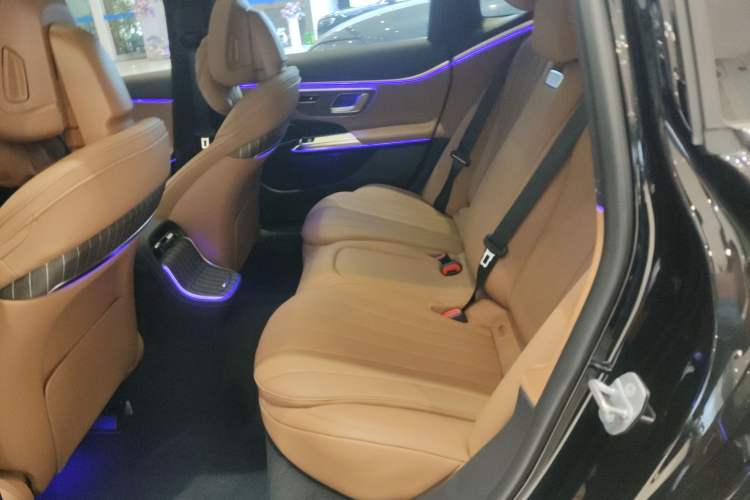 Used Mercedes-Benz E-Class New Energy 2024 E 350 e L Plug-in Hybrid Sedan Left Rear Seat