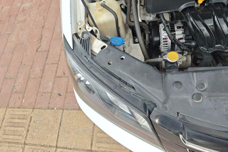 Used Geely Auto Emgrand 2014 Sedan 1.5L CVT Elite Model Right Front Headlight