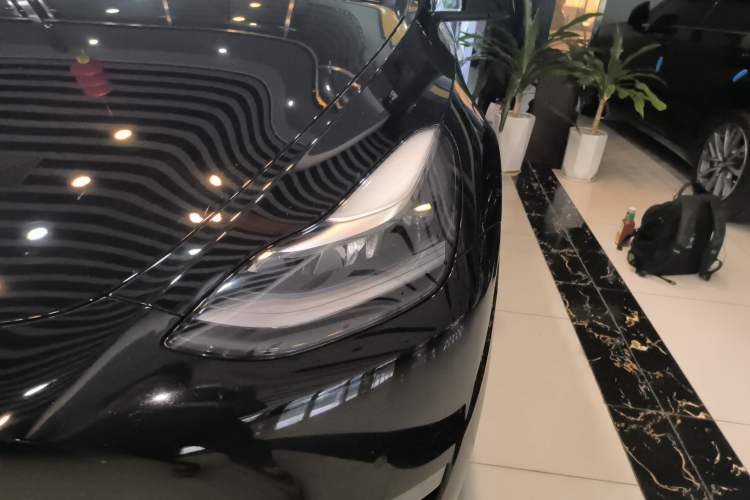 Used Tesla Model Y 2022 Long-Range All-Wheel-Drive Version
