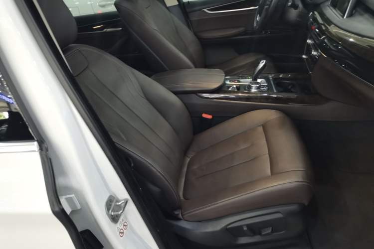 Used BMW X5 2018 xDrive28i Right Front Seat