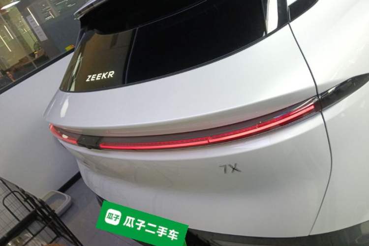 Used Zeekr 7X 2025 100 kWh Long-Range Rear-Wheel Drive with Intelligent Driving Features