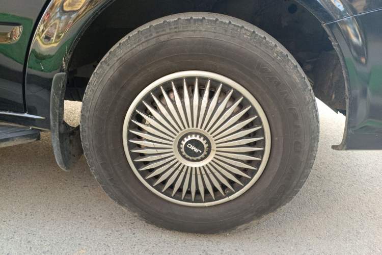 Used JMC Fushun 2023 2.0T Automatic Short-Wheelbase Low-Roof Commercial & Multi-Purpose Passenger Vehicle 6-Seater with Dual-Opening Tailgate