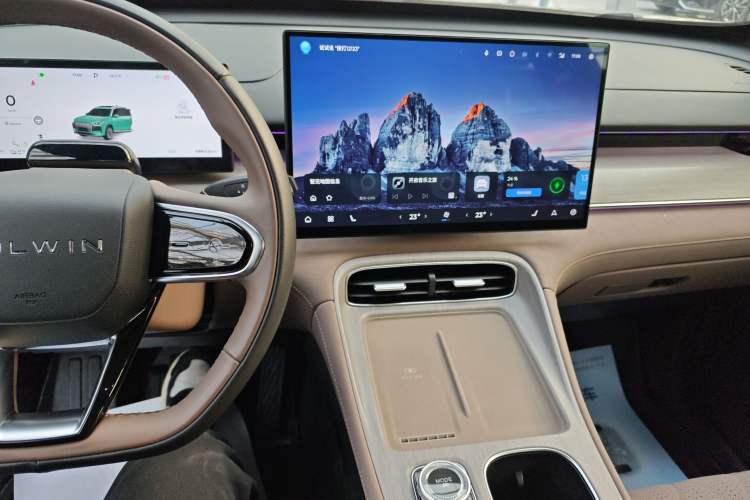 Used Chery Fengyun T8 2025 1.5T 130km Deluxe Version 5 Seats Audio And AC Panel