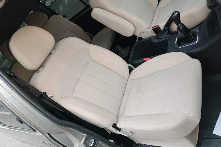 Used FORTHING Lingzhi 2023 M5L 1.6L Base Model 7 Seats