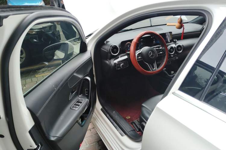 Used Mercedes-Benz A-Class 2020 Facelift A 180 L Sport Sedan Special Configuration
