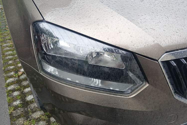 Used Skoda Yeti 2016 1.4TSI DSG Advanced Edition Right Front Headlight