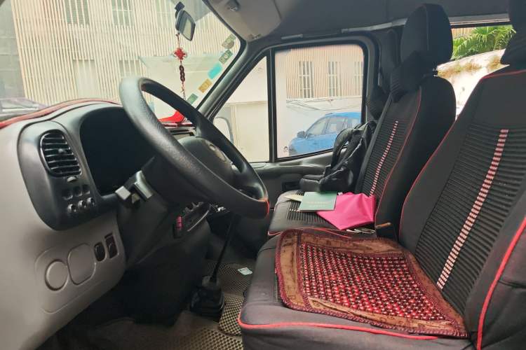 Used Ford Classic Transit 2013 2.8T Diesel Logistics Model with Short Wheelbase and Mid-Roof JX493ZLQ4 Left Front Seat