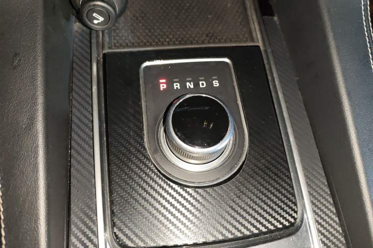 Used Jaguar F-PACE 2016 2.0T Two-Wheel Drive Urban Luxury Edition