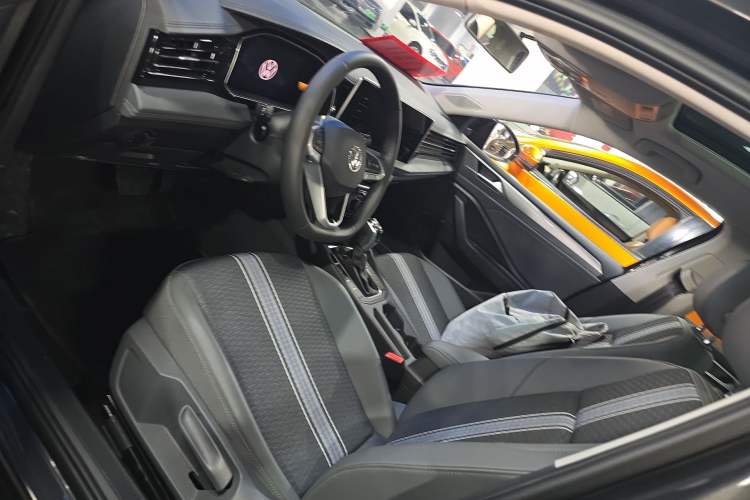 Used Volkswagen Sagitar 2025 200TSI DSG Flyover Edition Left Front Seat