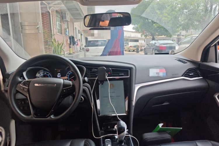 Used Venucia D60EV 2020 Standard Range T3 Center Console