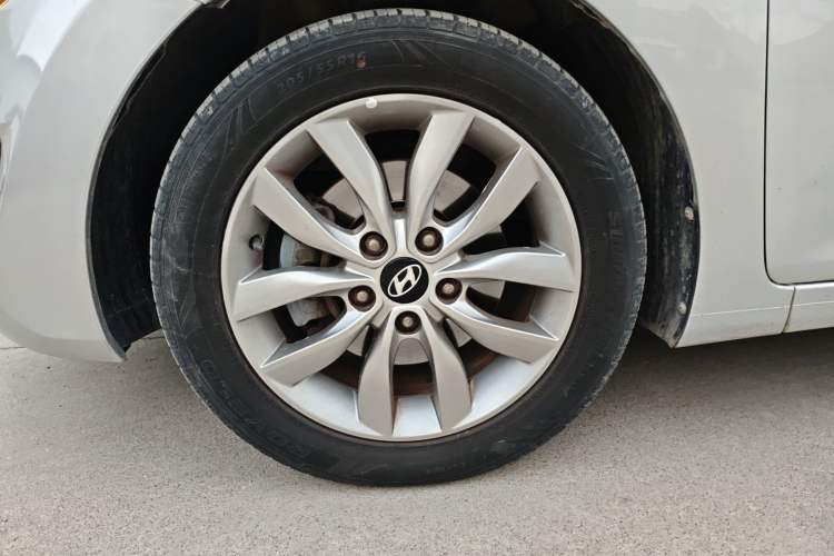 Used Hyundai Elantra (5th Generation / Langdong) 2015 1.6L Automatic Fashion Model Exterior 7