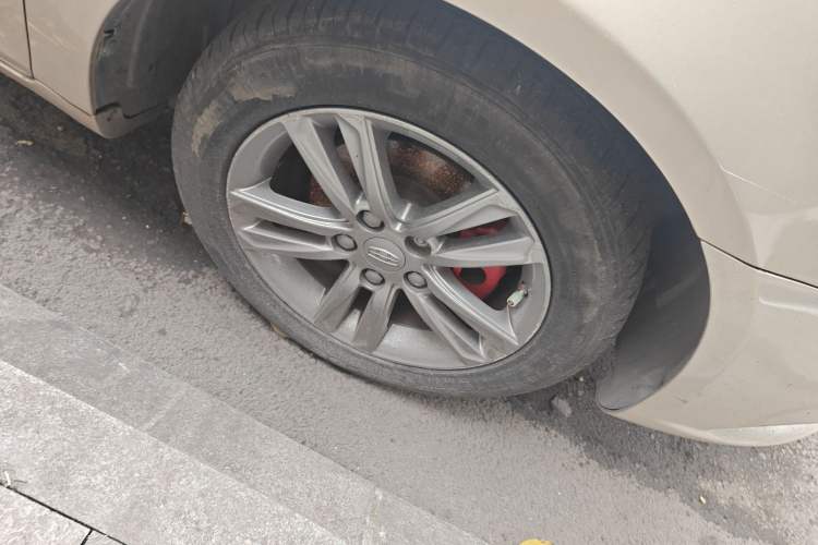 Used Geely Auto Emgrand 2017 Sedan Million Edition 1.3T Manual Top-Grade Version Right Front Wheel Hub