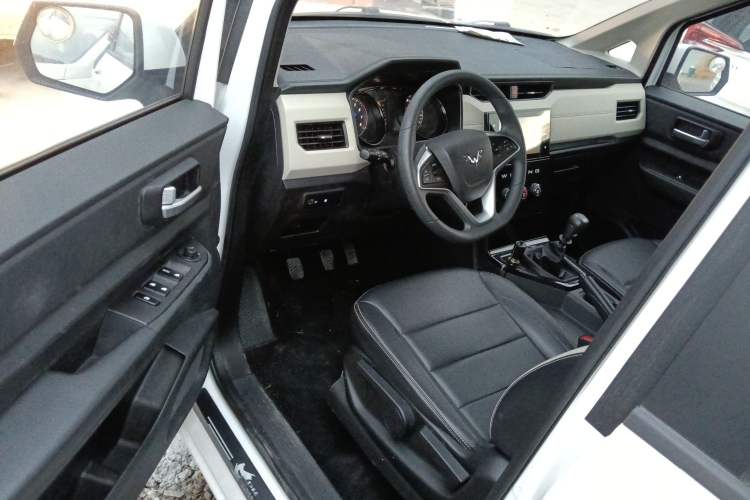 Used Wuling Hongguang PLUS 2019 1.5T Manual Luxury 7-Seater
